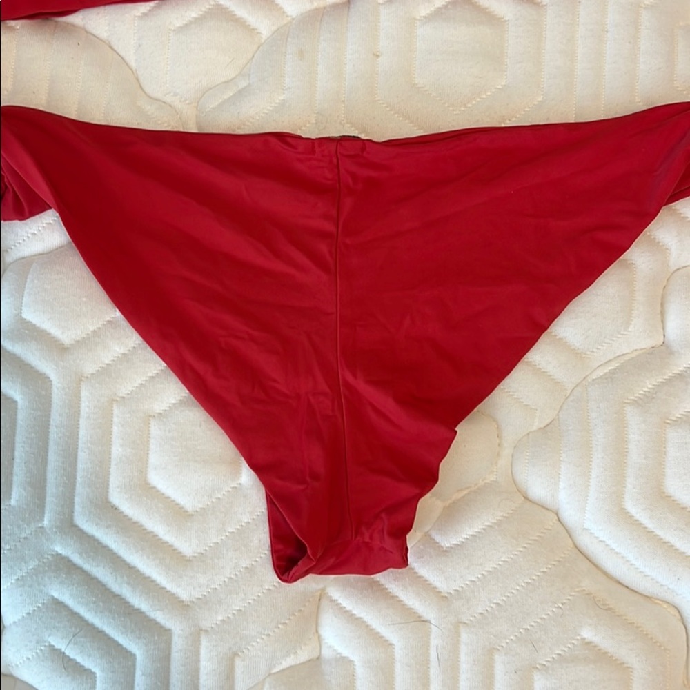 Subdued bikini - Picture 2 of 2